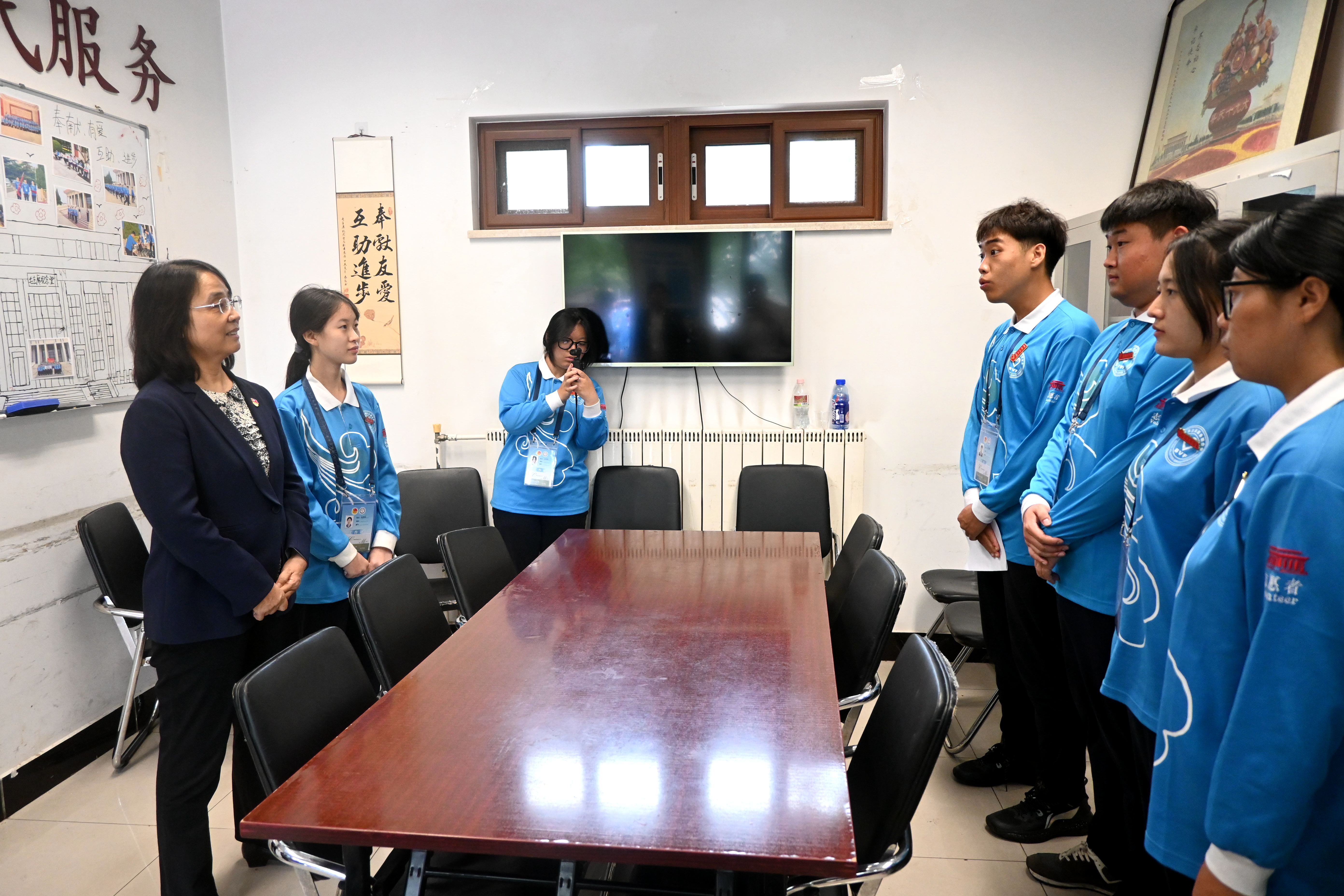 引領(lǐng)青年建功 賡續(xù)紅色血脈 | 一輕控股、技師學院領(lǐng)導一行慰問毛主席紀念堂志愿者